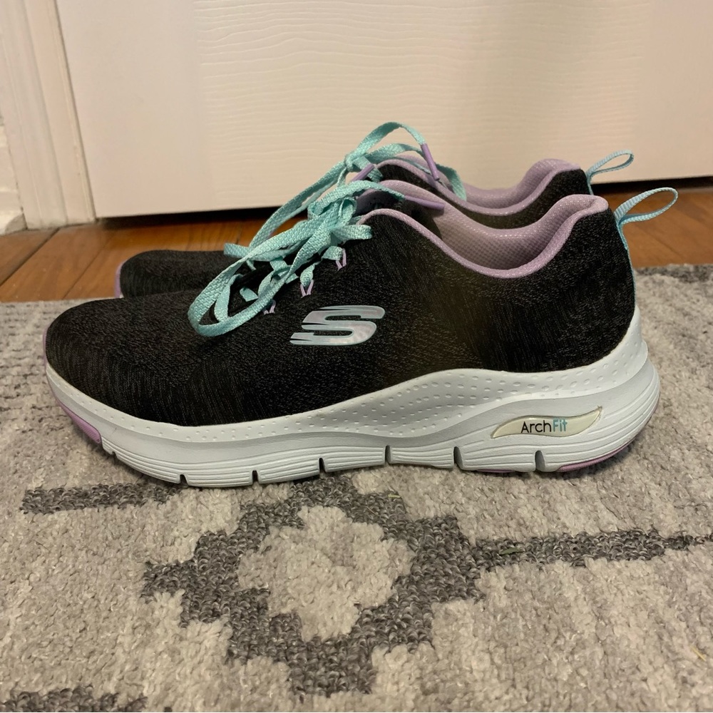 Black/Lavender Arch Fit Shoes